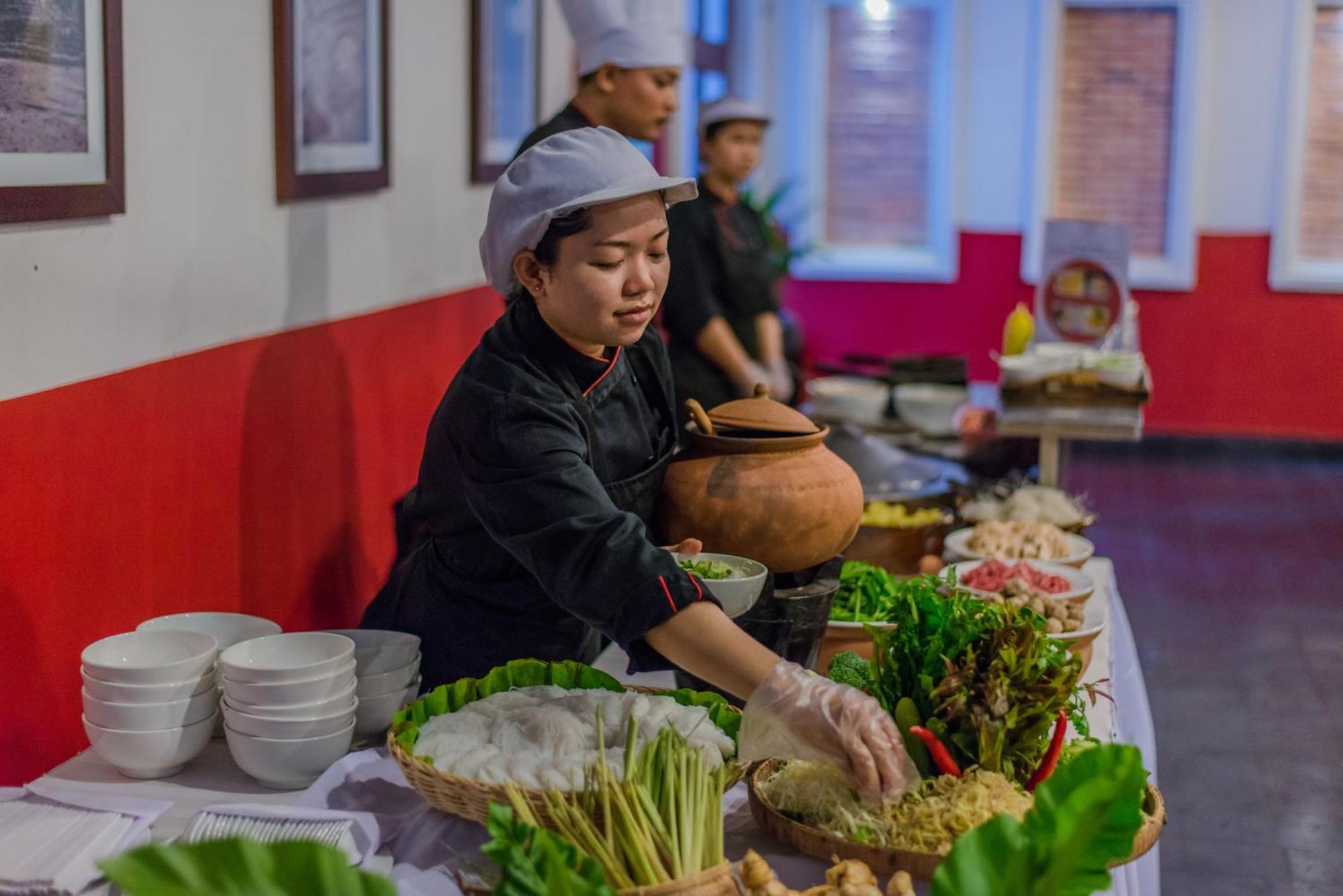 Mekong Angkor Palace Inn Сиемрип Экстерьер фото